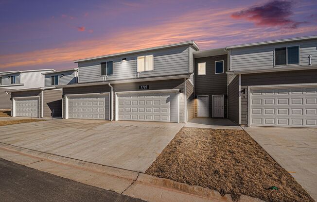 3 beds, 2.5 baths, 1,225 sqft, $1,750, Unit 7700-02