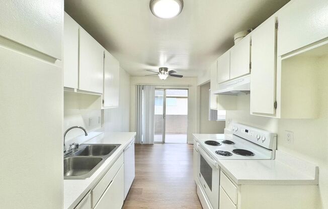 2 beds, 2 baths, 930 sqft, $2,500, Unit 22