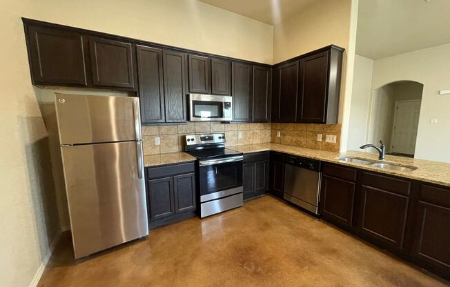 Luxury 3 Bed-2 Bath Duplex in NBTX!