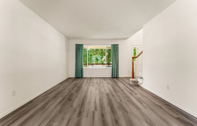 Beautiful Home in Littleton! Internet included!