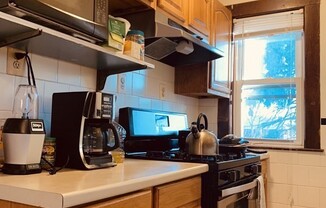 3 beds, 1 bath, $2,500, Unit 3