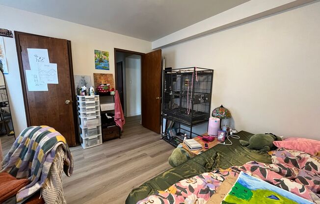 2 beds, 1 bath, $1,195, Unit 11