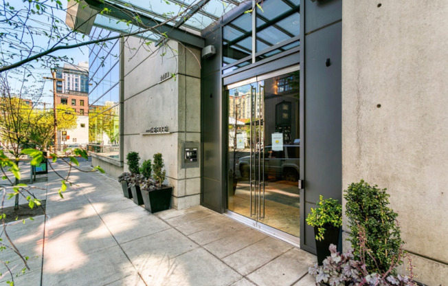 Stunning Condo in the Edge Lofts in NW Portland! Water/Sewer/Garbage/Recycling and Gas are Included in the Rent **Move-In Special: $0 Move-In Fee!**