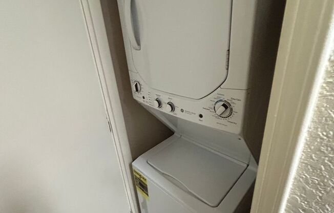 1 bed, 1 bath, 758 sqft, $855, Unit 27