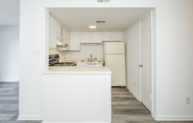 1 bed, 1 bath, 656 sqft, $875, Unit 18