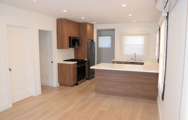 Ocean Park, 317-321 / 4TH, 2528