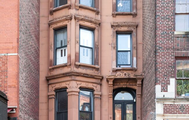 61 7 AVE