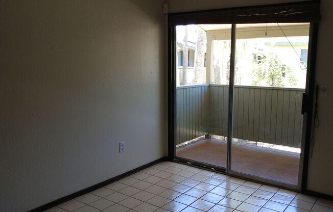 ADORABLE POOLSIDE CONDO IN THE MELROSE!