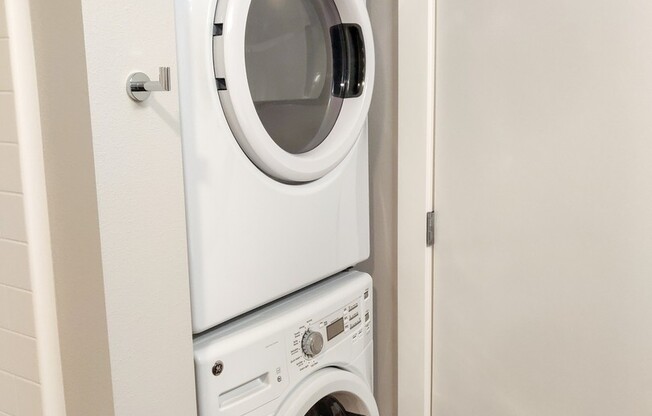 Studio, 1 bath, 460 sqft, $1,695, Unit 307