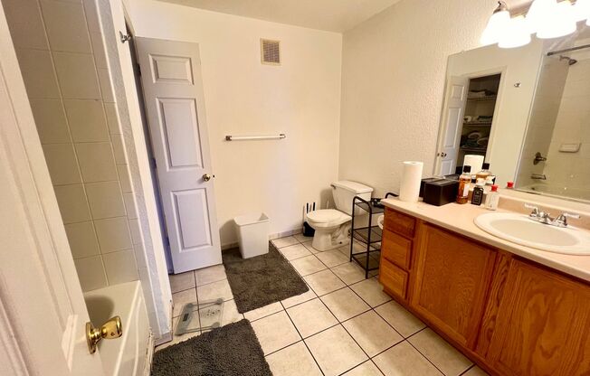 2 beds, 2 baths, $1,900, Unit Unit 304