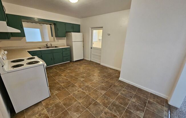 2 beds, 1 bath, $1,250, Unit 303 Colusa St