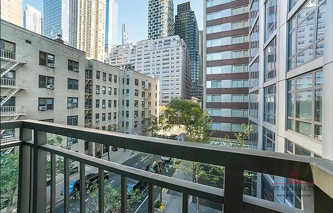 1 bed, 1 bath, 700 sqft, $5,250, Unit 5G