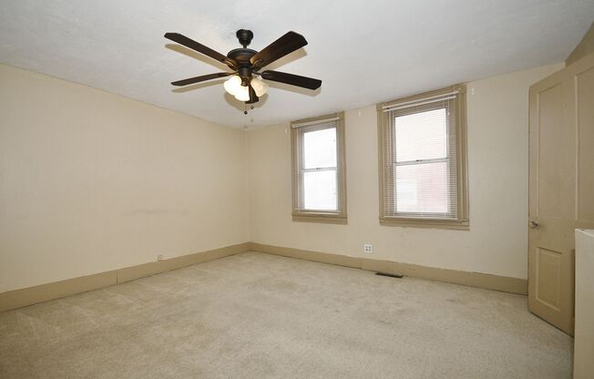 2 beds, 1 bath, $1,200, Unit Unit 1