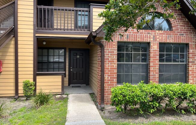315 Lakepointe Dr #301