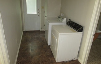 2 beds, 1 bath, $1,095