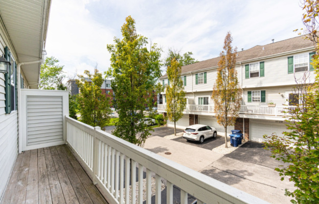 172 E RIV RD