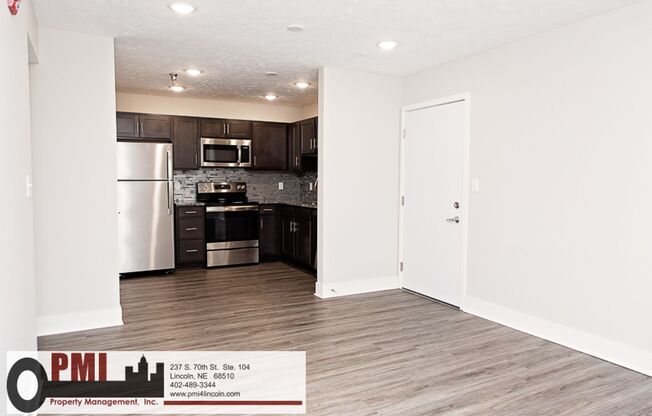 2 beds, 1 bath, $995, Unit 4001 Holdrege St. #16