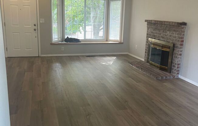 Great Bethany location 3 bedroom 2 bath