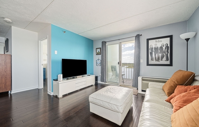 1 bed, 1 bath, 777 sqft, $2,600, Unit 1012