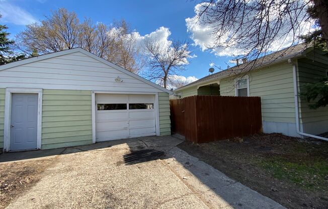 4 Bed 2 Bath House! Fenced in yard!