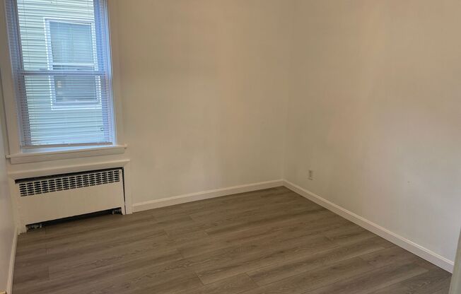 3 beds, 1 bath, 1,000 sqft, $1,700, Unit Unit 1