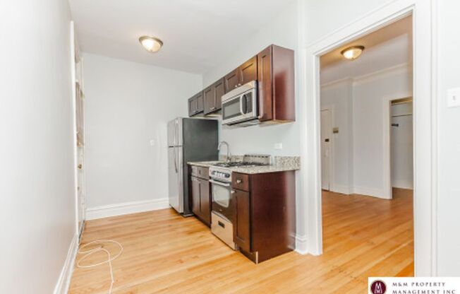 Studio, 1 bath, $1,095, Unit 1006 1/2 16