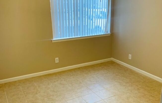 2 beds, 2 baths, 1,103 sqft, $1,580, Unit 1060