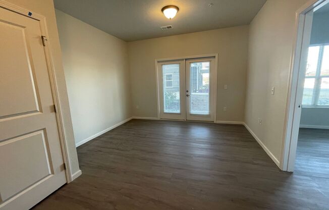 1 bed, 1 bath, 670 sqft, $929, Unit 1140-104