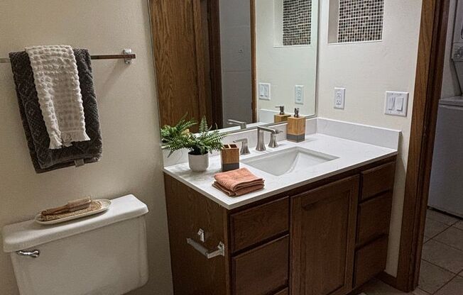 2 beds, 2 baths, 1,040 sqft, $1,825, Unit 20