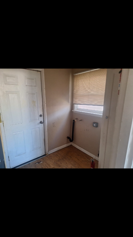 286 E 21 ST