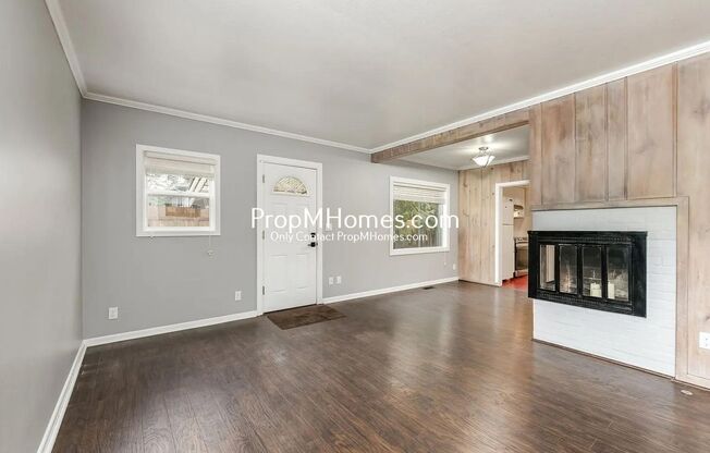 Charming Duplex with a Huge Yard in Multnomah Village!
