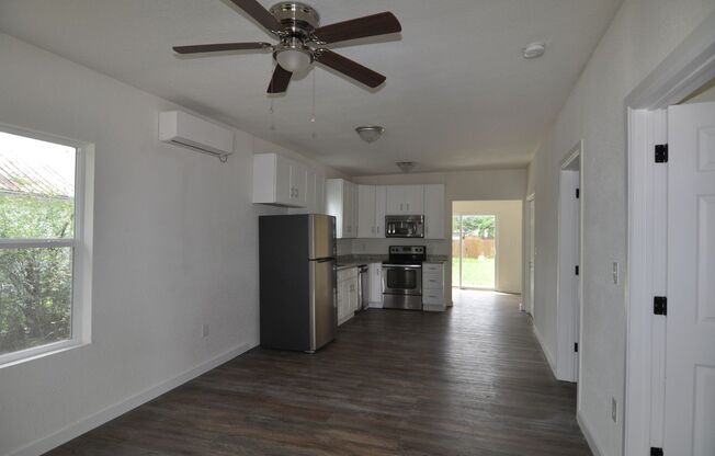 Charming and fully updated 2-2 in Meadowbrook!