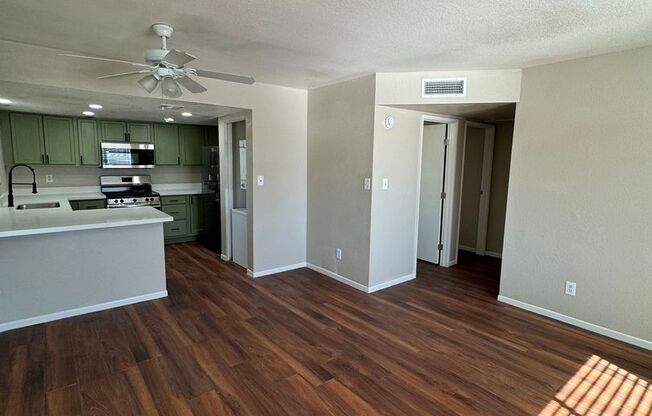 2 beds, 2 baths, 900 sqft, $1,395, Unit 04