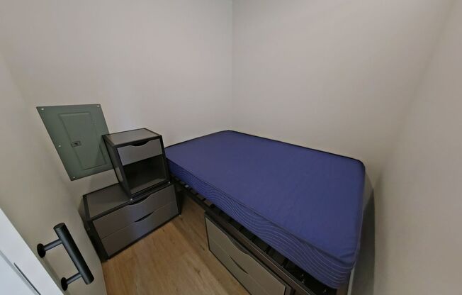 Studio, 1 bath, 331 sqft, $1,175, Unit 406