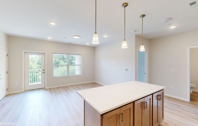 1 bed, 1 bath, 658 sqft, $1,399, Unit 1-204 - 1915 Mattis Apt 204