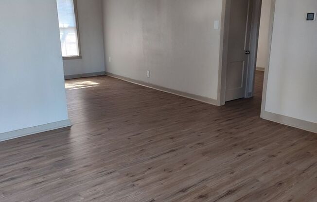 2 beds, 1 bath, 850 sqft, $975