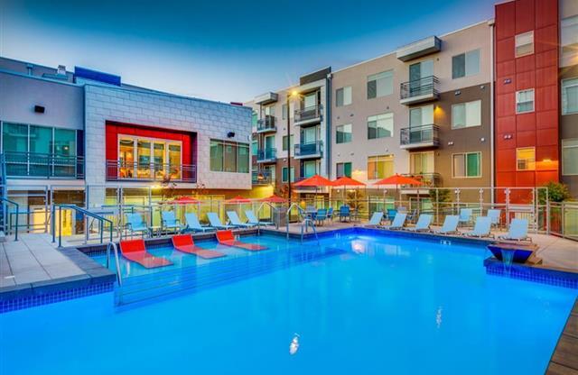 Swimming Pool And Sundeck at Element 31 Apartments, Utah