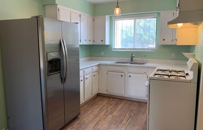 Lovely 2 Bedroom, 2 Bath Home Near Old Town! Available Now!