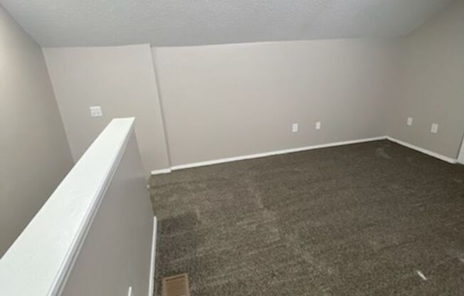 2 beds, 1 bath, 1,105 sqft, $875, Unit 2703-304