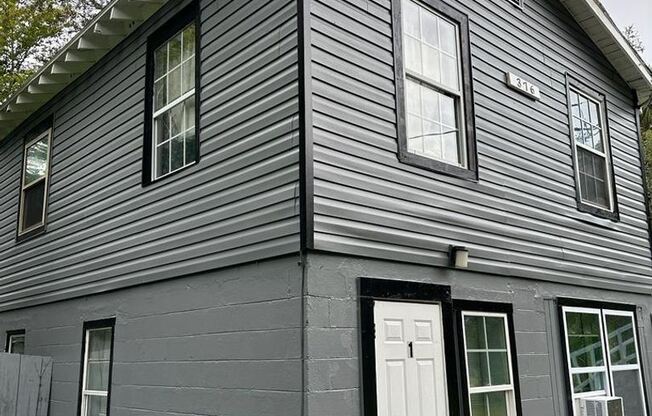 376 King St