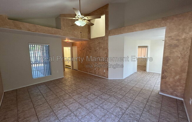 405 E RIMROCK DR