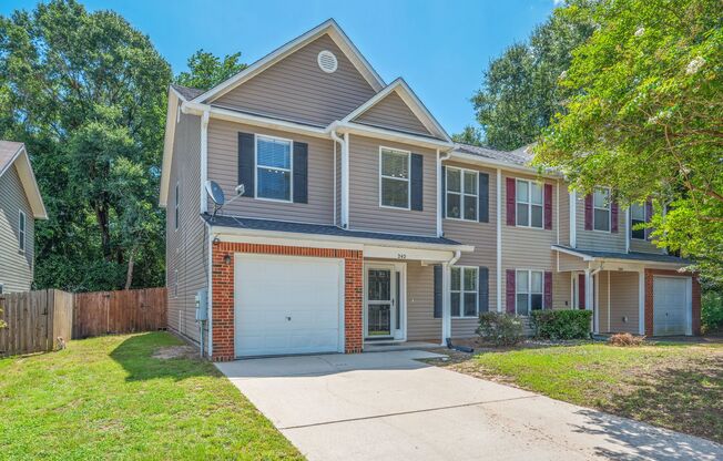 Spacious 5-Bedroom Townhome in Crestview with Private Backyard