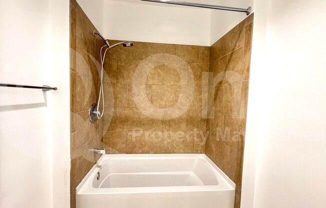 2 beds, 2 baths, 1,083 sqft, $1,595, Unit 2042