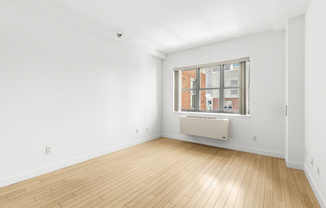 516 W 47 ST