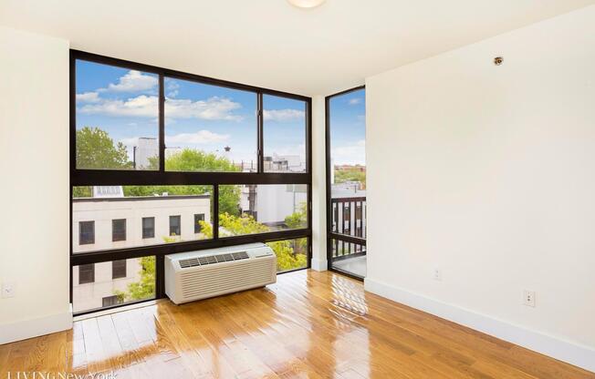 572 5 AVE