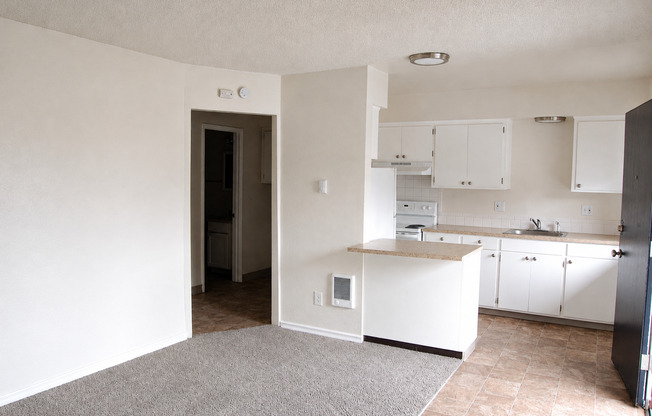 1 and 2 bedroom apartments near Clark College!!