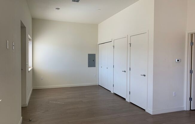 Studio, 1 bath, 581 sqft, $1,400, Unit 111