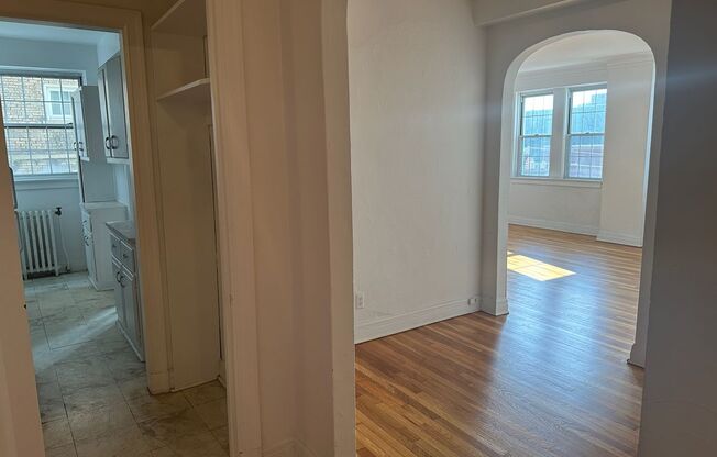 2 beds, 2 baths, 1,303 sqft, $2,165, Unit New King Edward  502