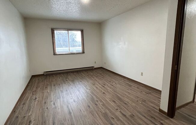 2 beds, 1 bath, $950, Unit #10