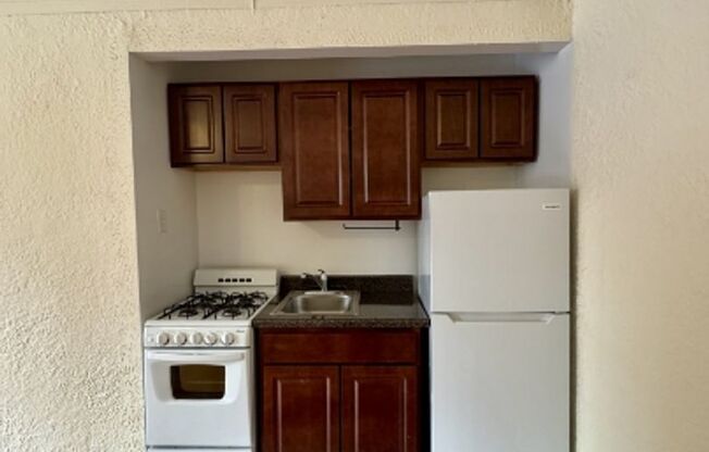 Studio, 1 bath, $1,100, Unit 609